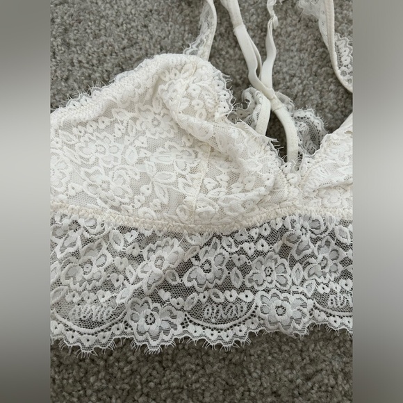 Aerie white lace bralette with detailing M - Picture 2 of 6